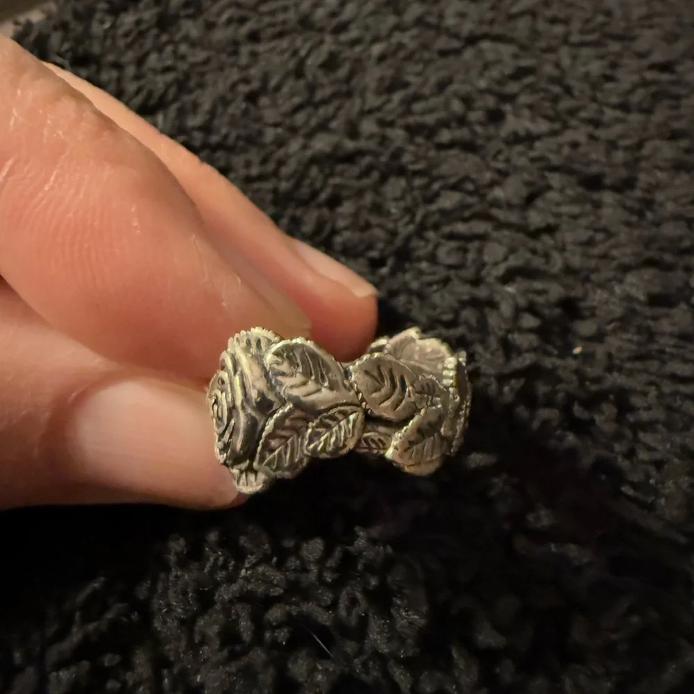 Rose ring - Picture 2 of 3